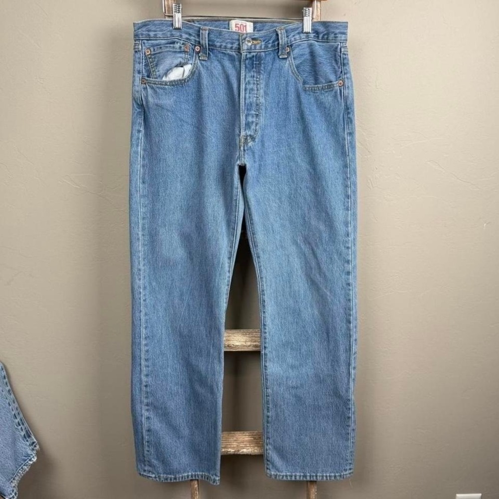 Vintage 08 Levi 501 Button Fly Straight Fit Denim Jeans size 34x31